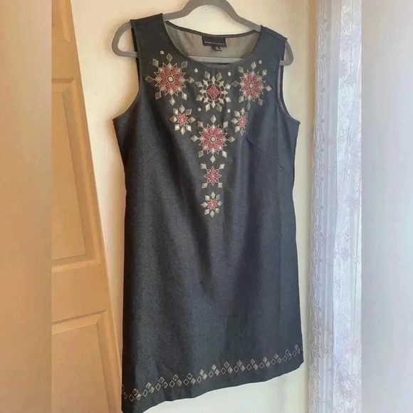 Dana Buchman Sleeveless Summer Dress Midi Relaxed Fit Embroidered Beaded Size 12 - Picture 1 of 8